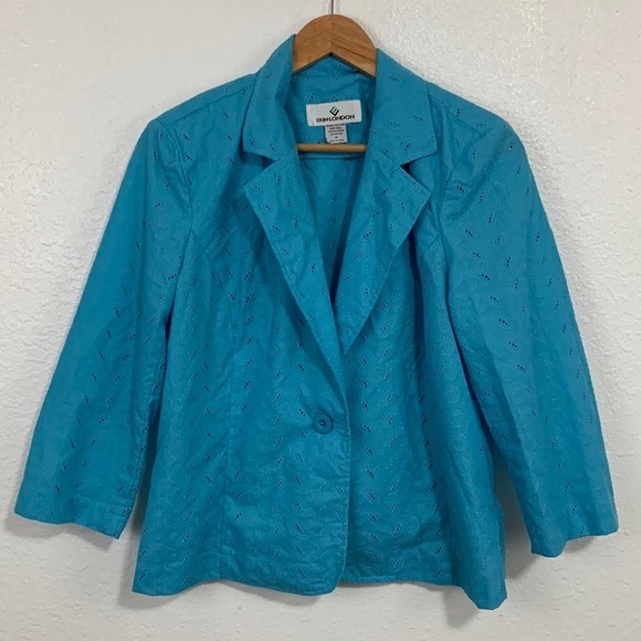 Vintage 1980s Light Blue Paisley Eyelet Cropped Single Button Top Size M - Picture 2 of 5